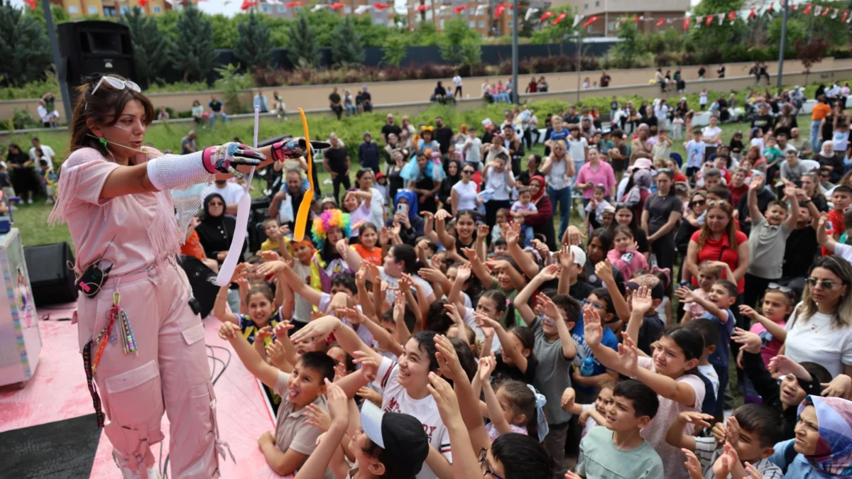 Kırıkkale’de Masal Şenliği Coşkusu: Büyük Şehir Parkı Festival Alanına Döndü