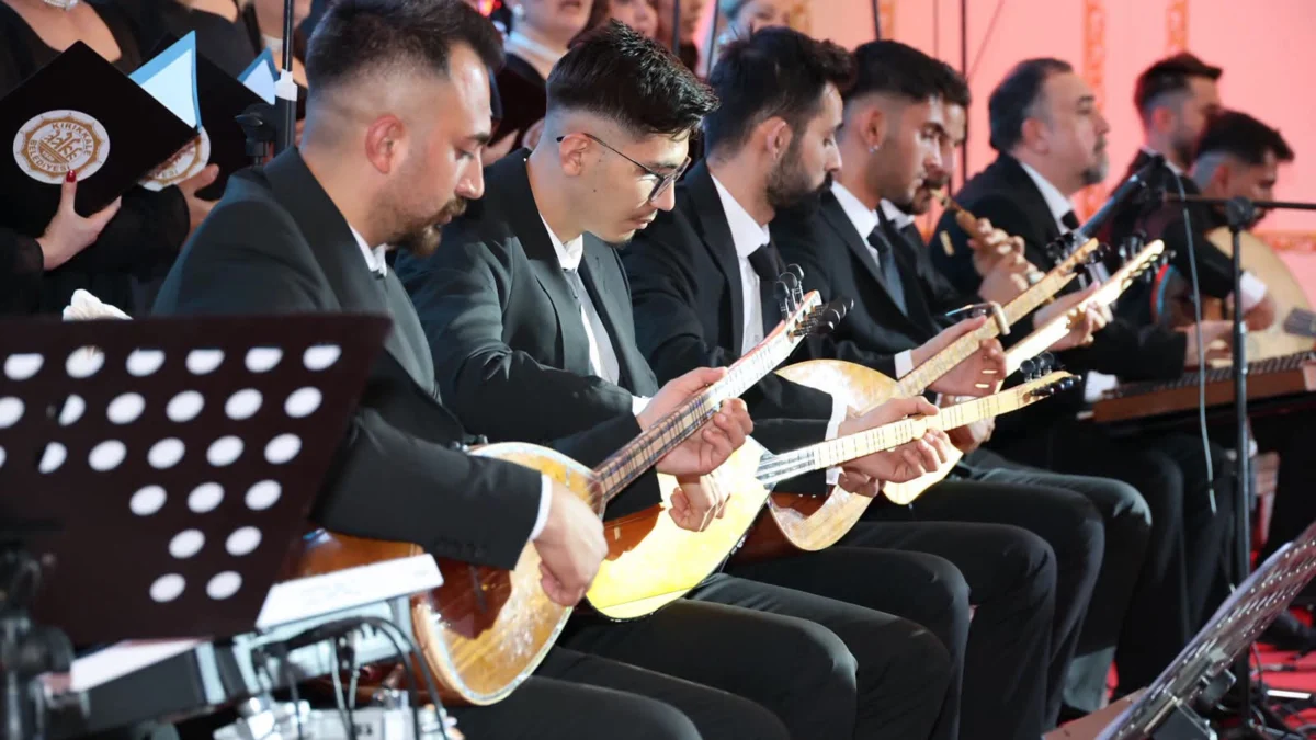 Kırıkkale’de Türkü Rüzgarı: Belediye Korosu İlk Konseriyle Büyüledi