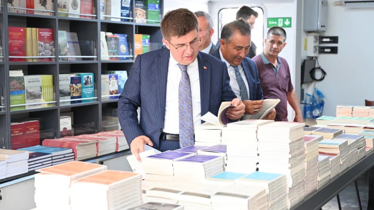 Vali Sarıibrahim’den Türk Tarih Kurumu Mobil Mağazasına Anlamlı Ziyaret