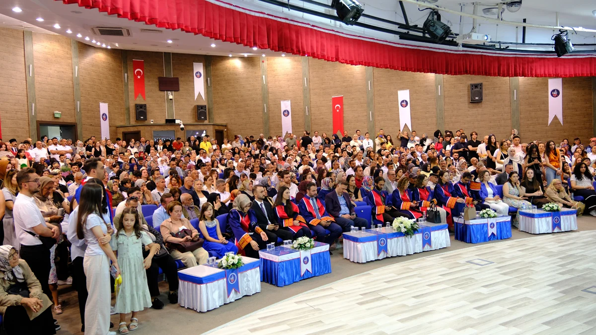 Adliyede Çalıştı, Kırıkkale Üniversitesi Hukuk Fakültesi’ni Birincilikle Bitirdi: Göçeroğlu Kardeşlerden Büyük Başarı