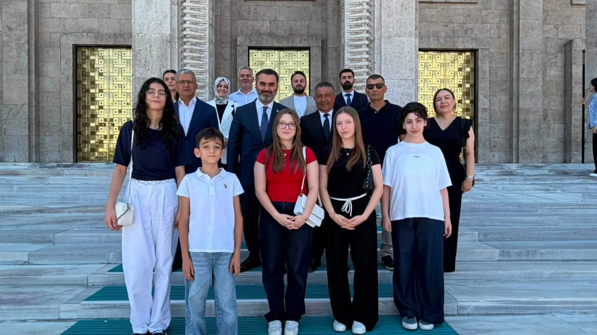 AK Parti Milletvekili Mustafa Kaplan, Kırıkkaleli LGS Şampiyonlarını Gazi Meclis’te Ağırladı