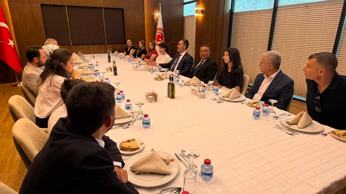 AK Parti Milletvekili Mustafa Kaplan, Kırıkkaleli LGS Şampiyonlarını Gazi Meclis’te Ağırladı