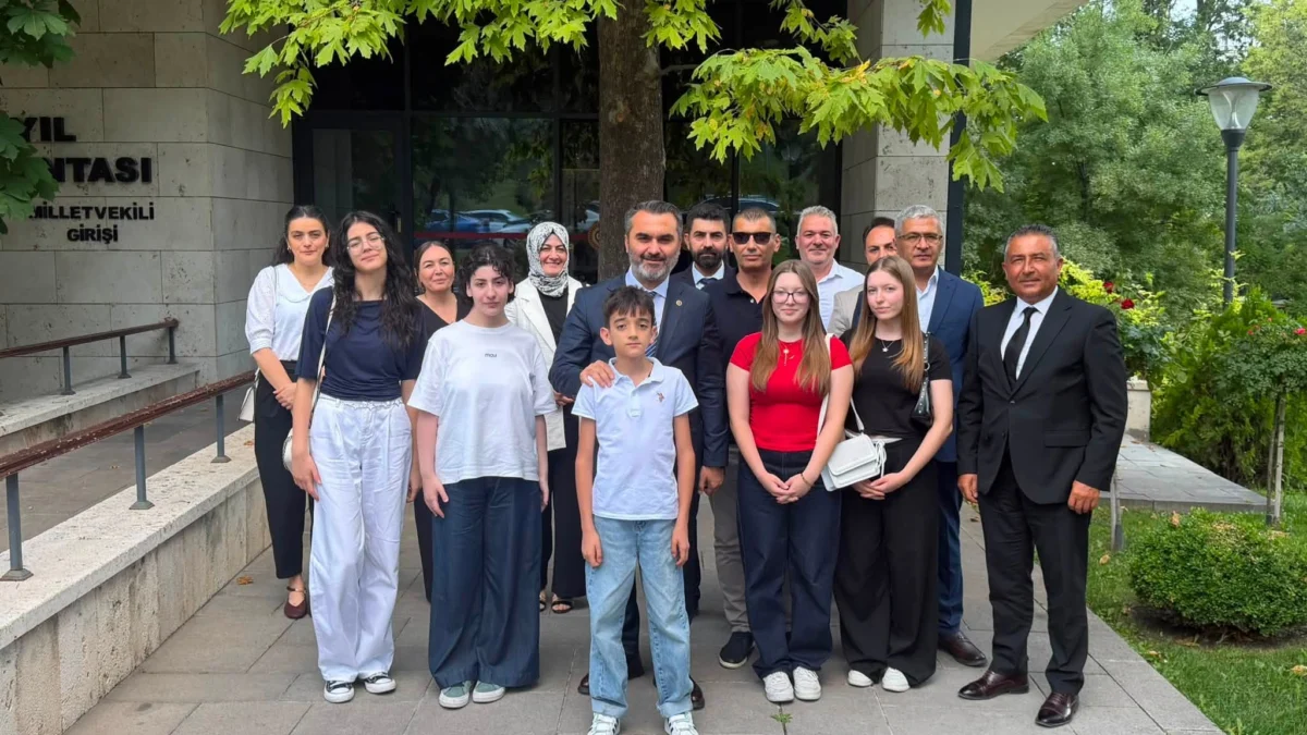 AK Parti Milletvekili Mustafa Kaplan, Kırıkkaleli LGS Şampiyonlarını Gazi Meclis’te Ağırladı