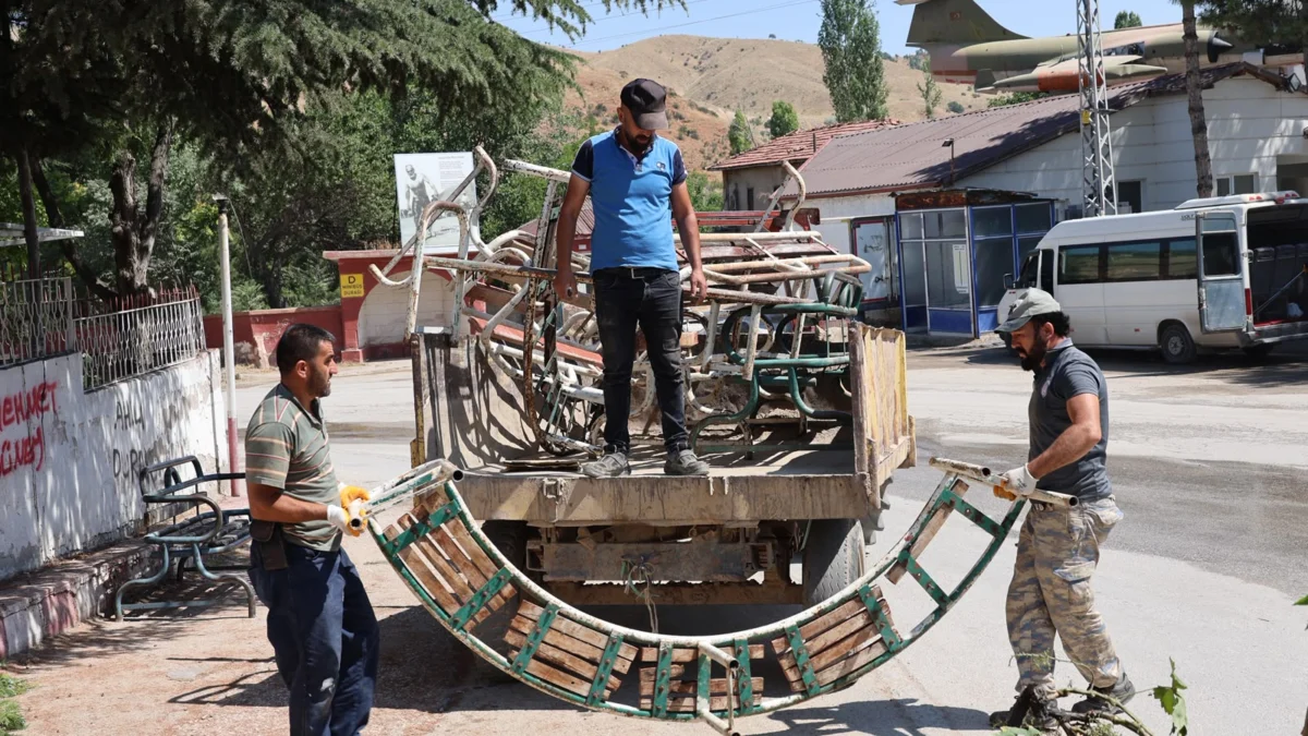 Başkan Ahmet Önal’dan Şehitlerimize Vefa: Ahılı Köyü’ndeki Bakımsız Park Yenileniyor