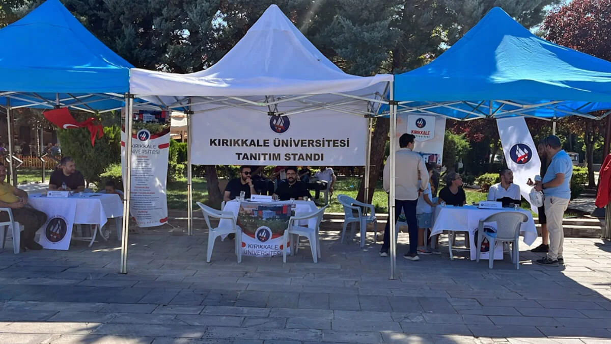 Kırıkkale Üniversitesi’nden Tercih Döneminde Cumhuriyet Meydanı’nda Tanıtım Standı Kuruldu