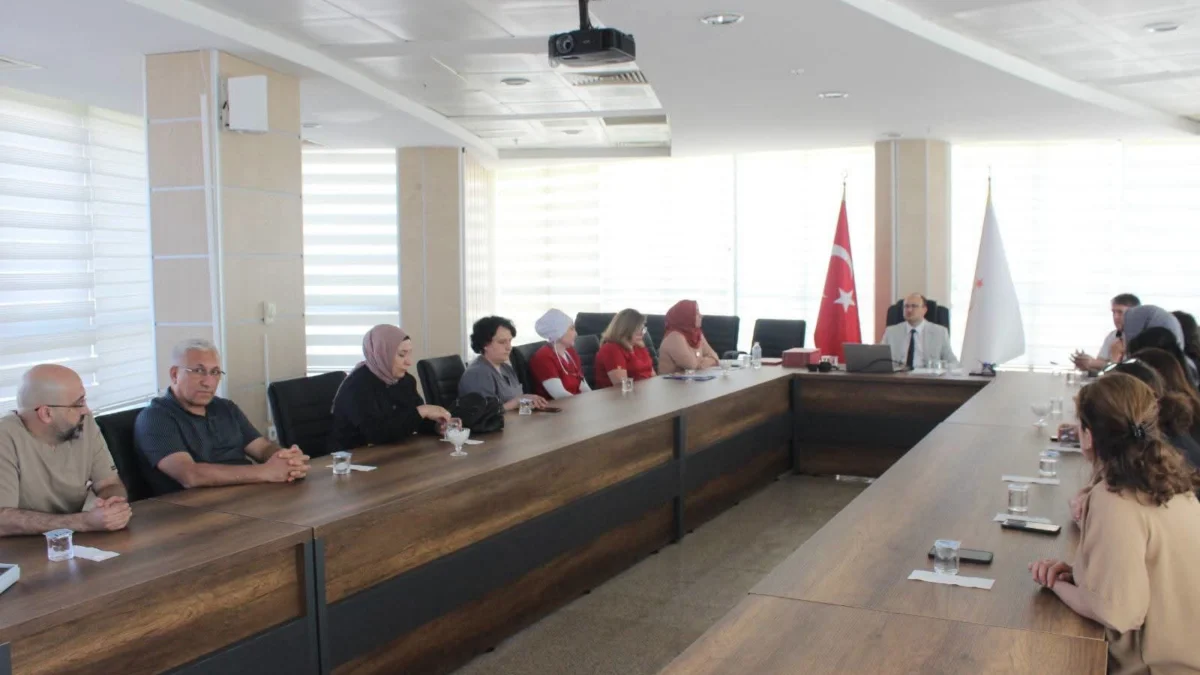 Kırıkkale Yüksek İhtisas Hastanesi’nde Vefa Günü: Emektar Personellere Plaket