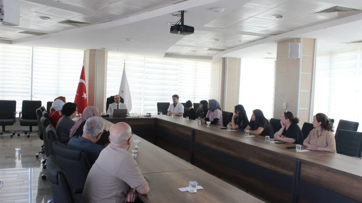 Kırıkkale Yüksek İhtisas Hastanesi’nde Vefa Günü: Emektar Personellere Plaket