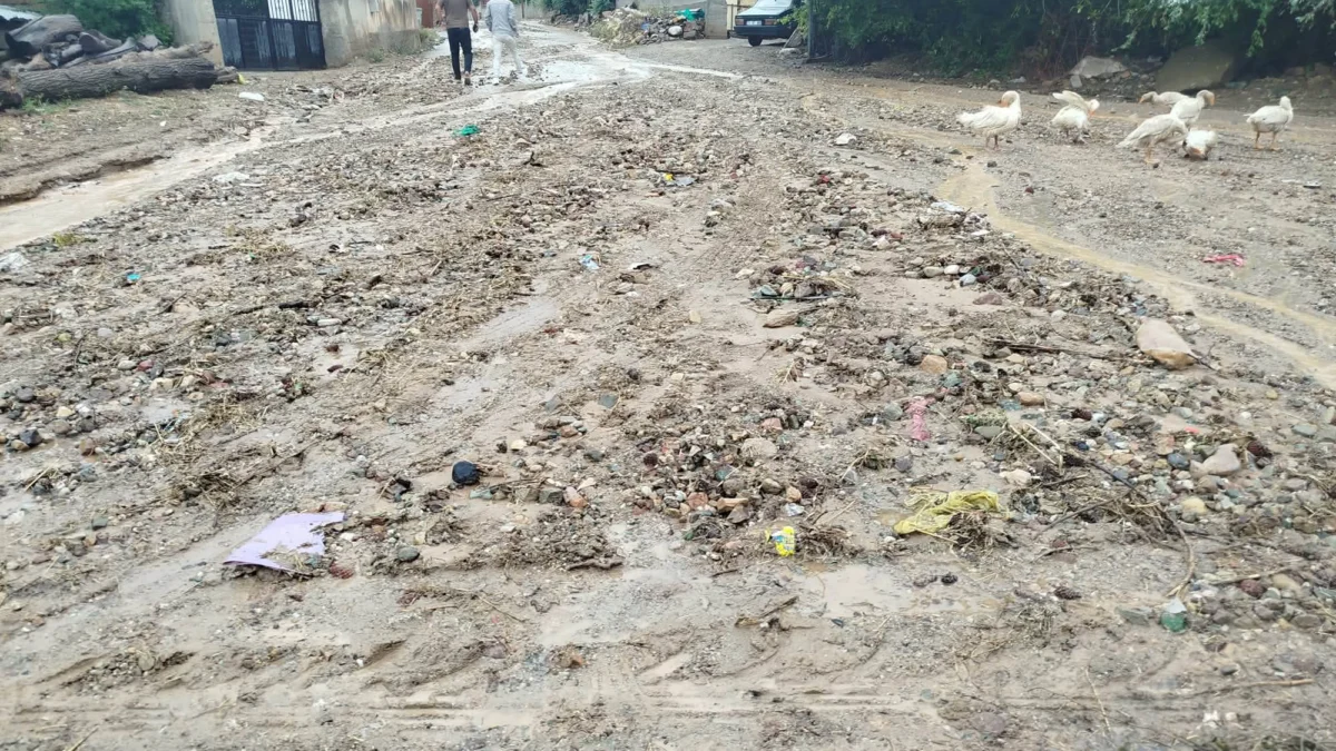 Kırıkkale’de Şiddetli Fırtına ve Sağanak: Köylerde Ekipler Seferber Oldu
