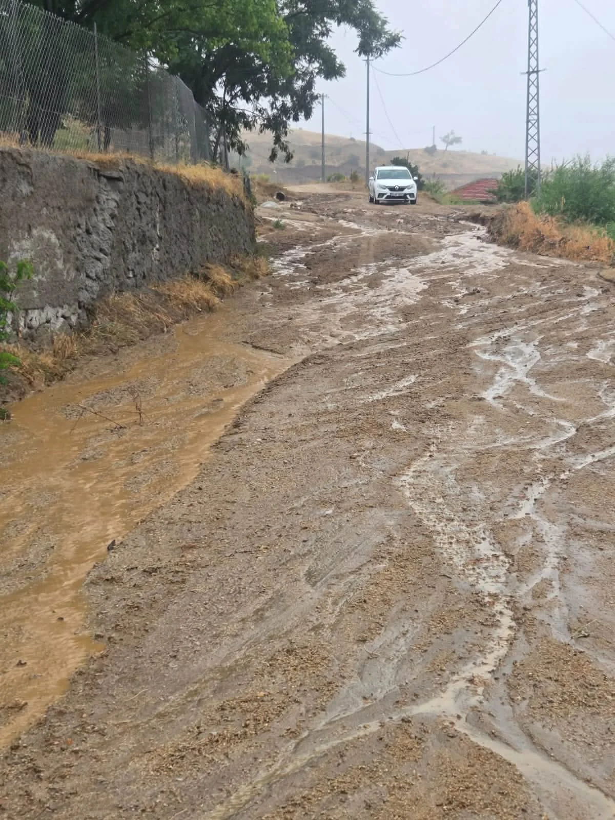 Kırıkkale’de Şiddetli Fırtına ve Sağanak: Köylerde Ekipler Seferber Oldu