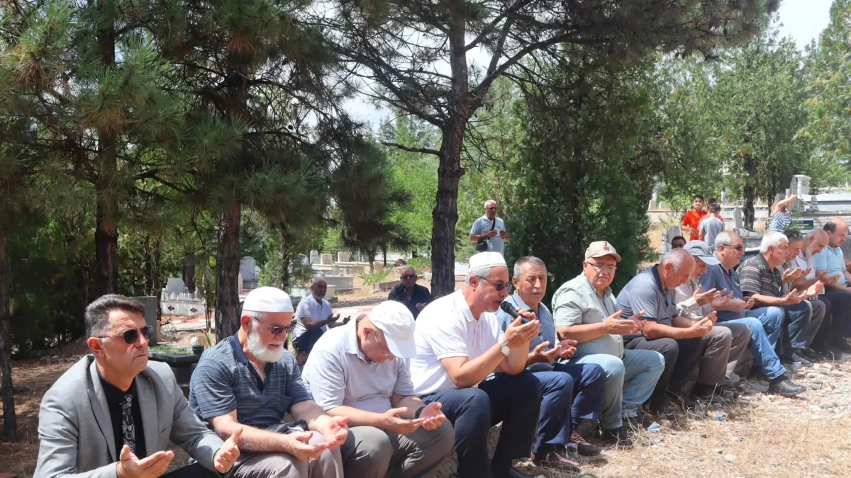 Kırıkkaleli Şehit Polis Muhammet Fatih Sivri Şehadetinin 11. Yıl Dönümünde Kabri Başında Anıldı