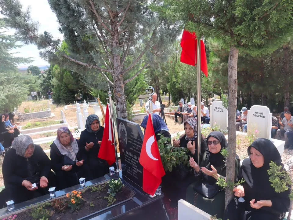 Kırıkkaleli Şehit Polis Muhammet Fatih Sivri Şehadetinin 11. Yıl Dönümünde Kabri Başında Anıldı