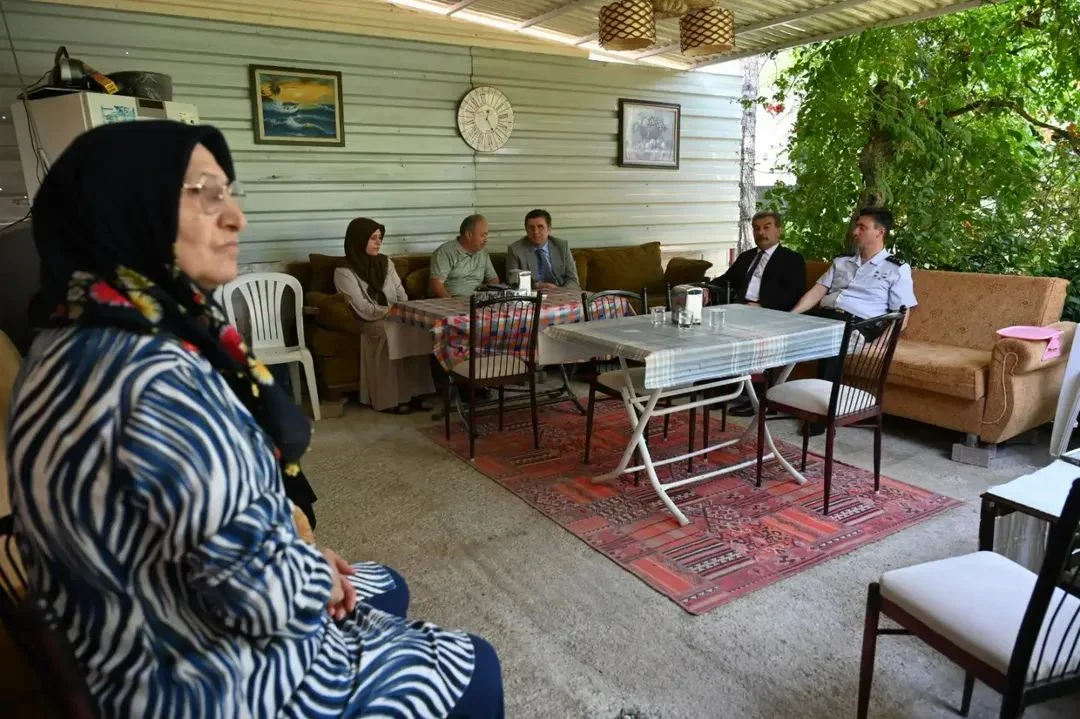 Vali Sarıibrahim’den Şehit Babasına Anlamlı Ziyaret: Şehadet Belgesi Takdim Edildi