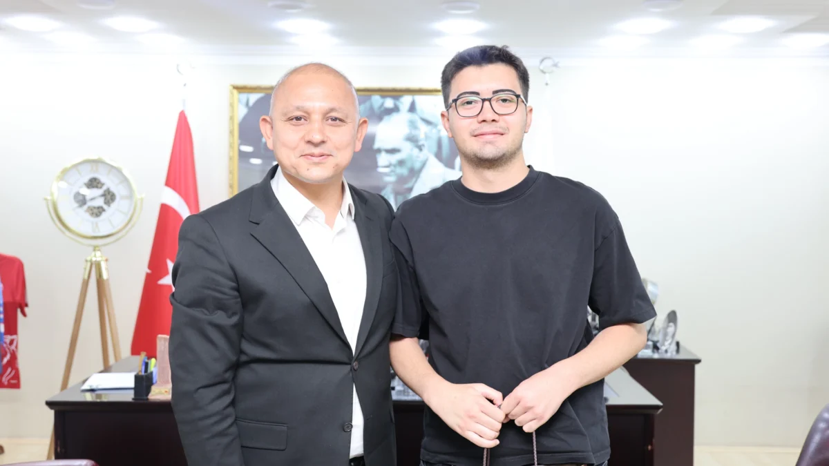YKS Şampiyonu Doğan Demir’den Başkan Önal’a Ziyaret