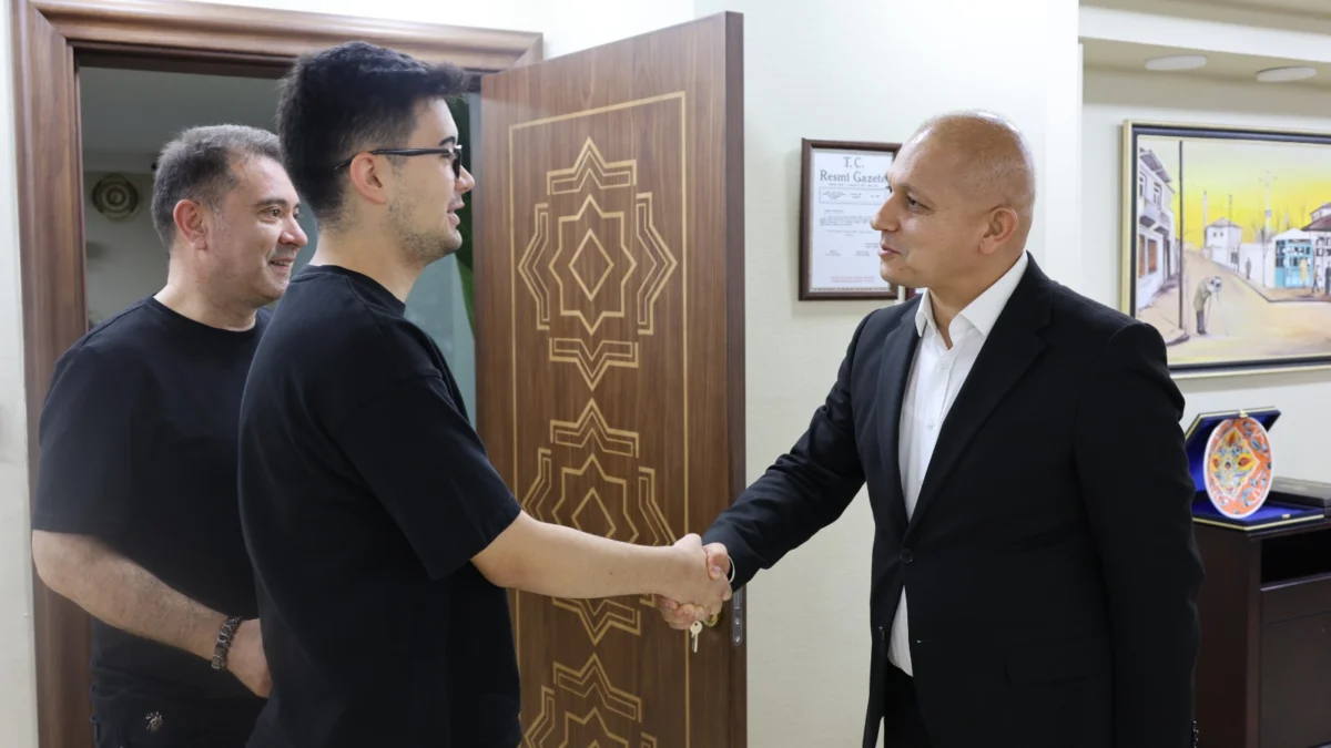 YKS Şampiyonu Doğan Demir’den Başkan Önal’a Ziyaret