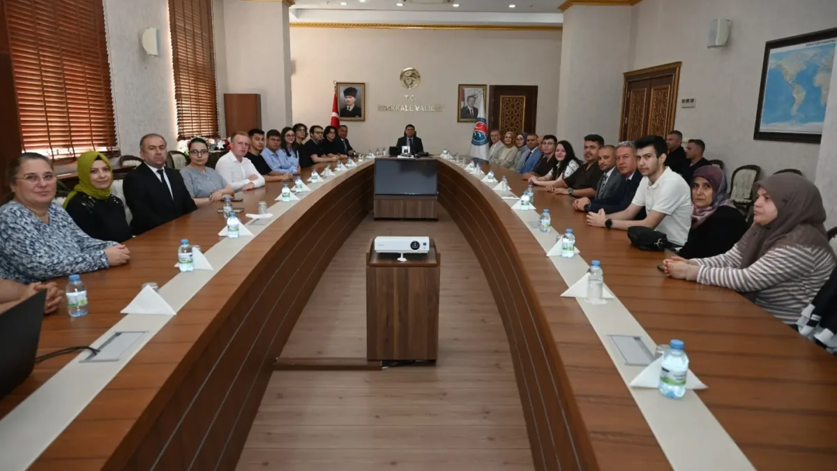Kırıkkale Eğitimde Zirvede: Vali Sarıibrahim YKS Şampiyonlarını Kabul Etti