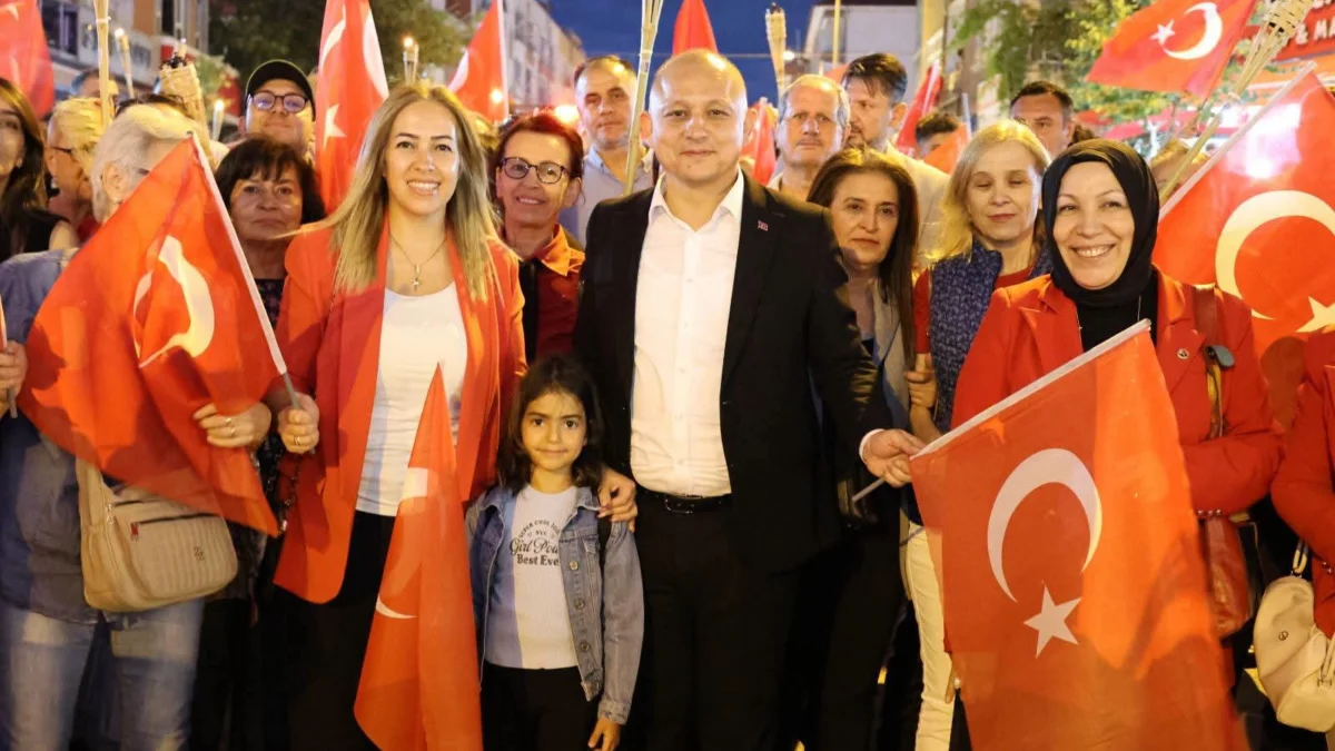 Kırıkkale’de 30 Ağustos Coşkusu: Fener Alayı Düzenlendi