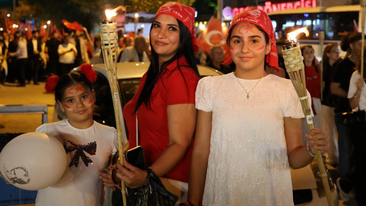 Kırıkkale’de 30 Ağustos Coşkusu: Fener Alayı Düzenlendi