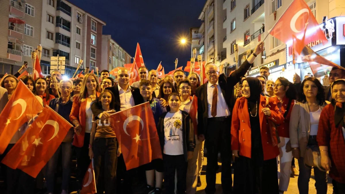 Kırıkkale’de 30 Ağustos Coşkusu: Fener Alayı Düzenlendi