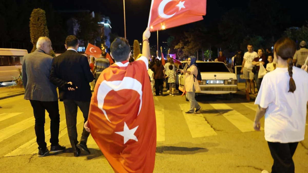 Kırıkkale’de 30 Ağustos Coşkusu: Fener Alayı Düzenlendi