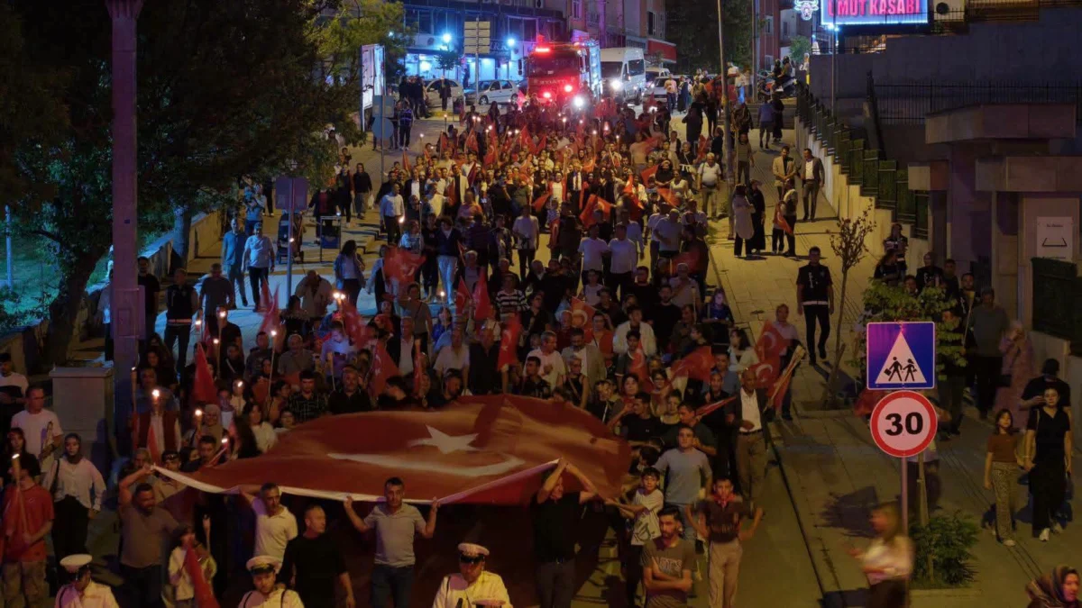 Kırıkkale’de 30 Ağustos Coşkusu: Fener Alayı Düzenlendi