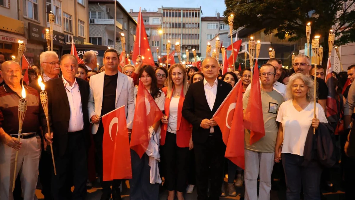 Kırıkkale’de 30 Ağustos Coşkusu: Fener Alayı Düzenlendi