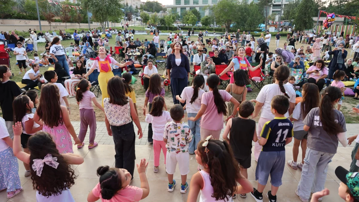 Kırıkkale’de Yıldızlar Altında Sinema Keyfi: Çocuklar Unutulmaz Bir Akşam Yaşadı