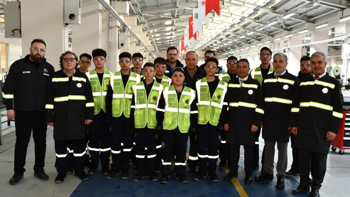 MKE Dersliksiz Okul’da Kız Öğrencilerin Başarısı Dikkat Çekiyor: Savunma Sanayisinin Geleceğinde Kadınların Rolü Güçleniyor