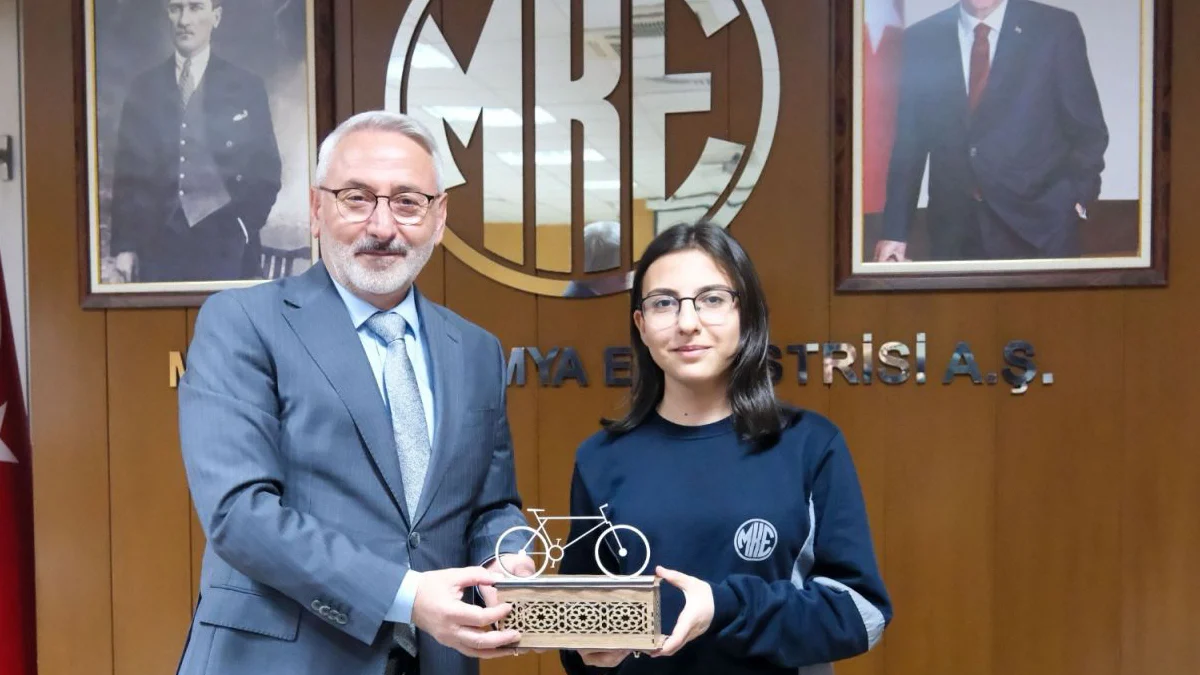 MKE Dersliksiz Okul’da Kız Öğrencilerin Başarısı Dikkat Çekiyor: Savunma Sanayisinin Geleceğinde Kadınların Rolü Güçleniyor