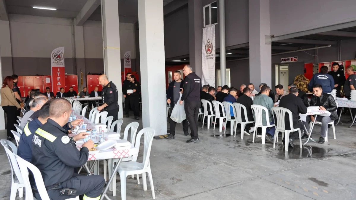 Başkan Ahmet Önal, Kırıkkale İtfaiye Teşkilatıyla Yemekte Bir Araya Geldi
