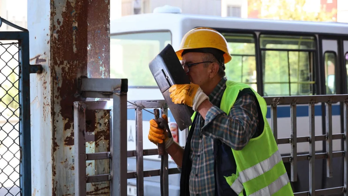 Başkan Önal, Kaletepe Mahallesi Sadettin Salmanlı Kapalı Semt Pazarı’ndaki Çalışmaları İnceledi