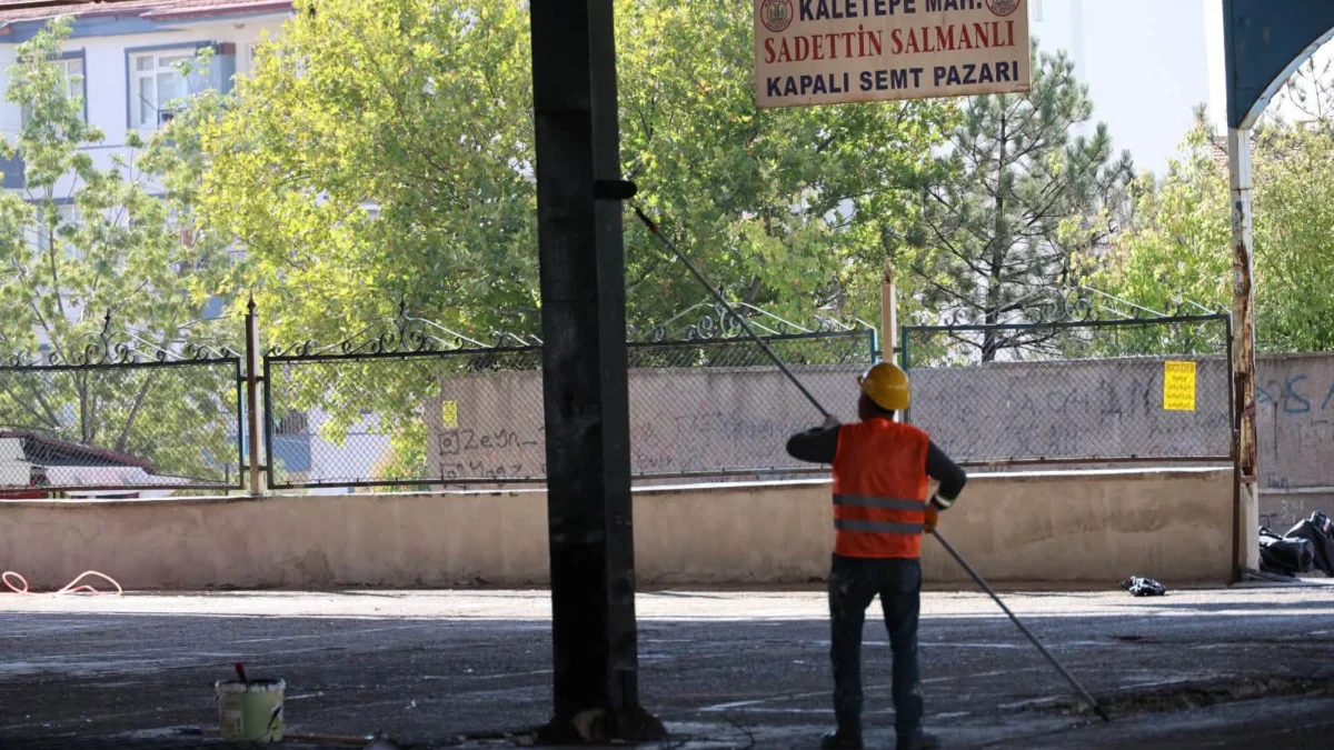 Başkan Önal, Kaletepe Mahallesi Sadettin Salmanlı Kapalı Semt Pazarı’ndaki Çalışmaları İnceledi