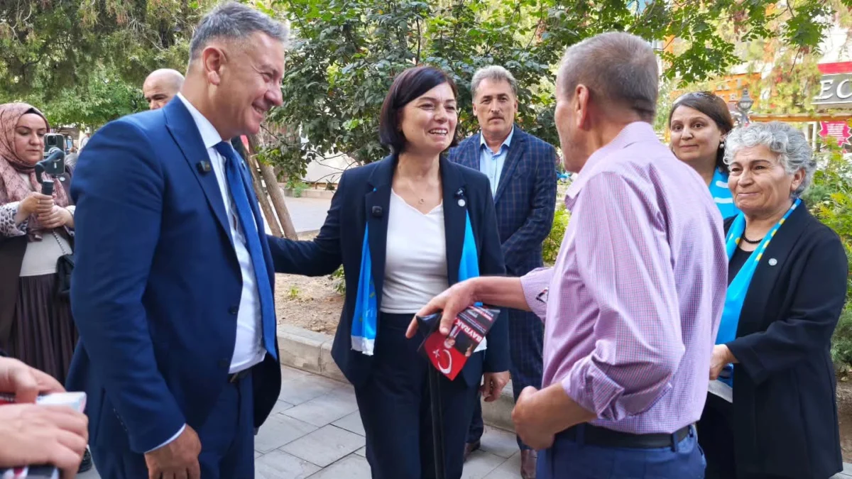 İYİ Partili Kevser Ofluoğlu Kırıkkale’de Saha Çalışması Yaptı: “Şehrimizi Eski Güçlü Günlerine Kavuşturacağız”