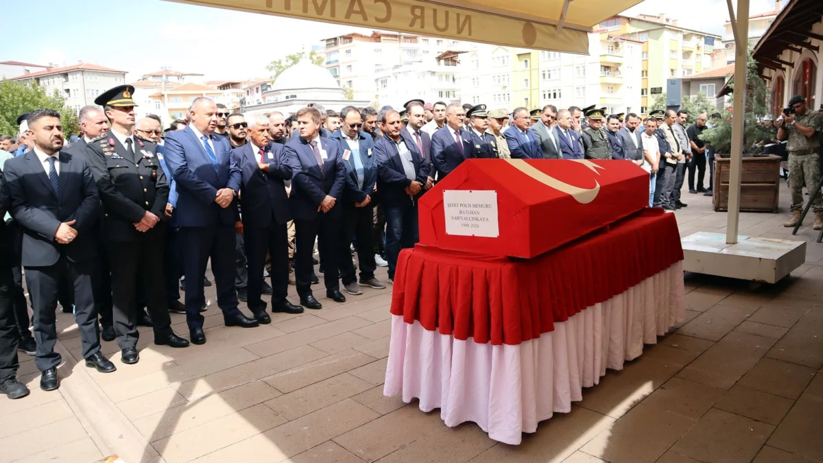 Kırıkkale’de Kaza Yerinde Şehit Olan Polis Memuru Batuhan Sarıyalçınkaya Memleketine Uğurlandı