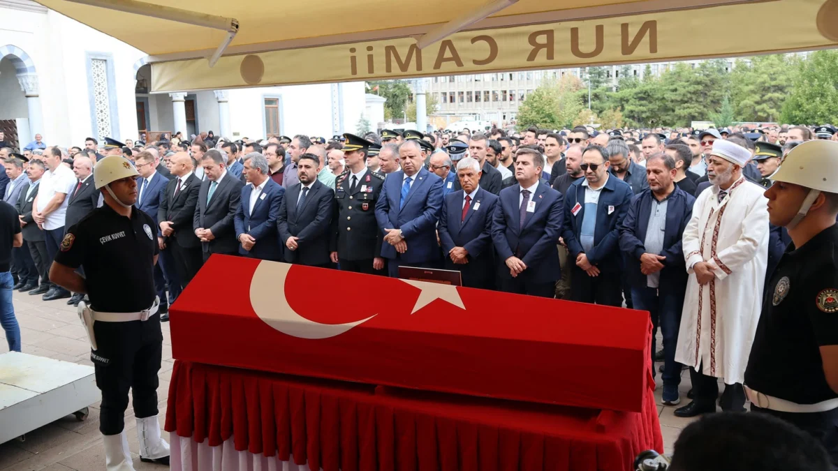Kırıkkale’de Kaza Yerinde Şehit Olan Polis Memuru Batuhan Sarıyalçınkaya Memleketine Uğurlandı