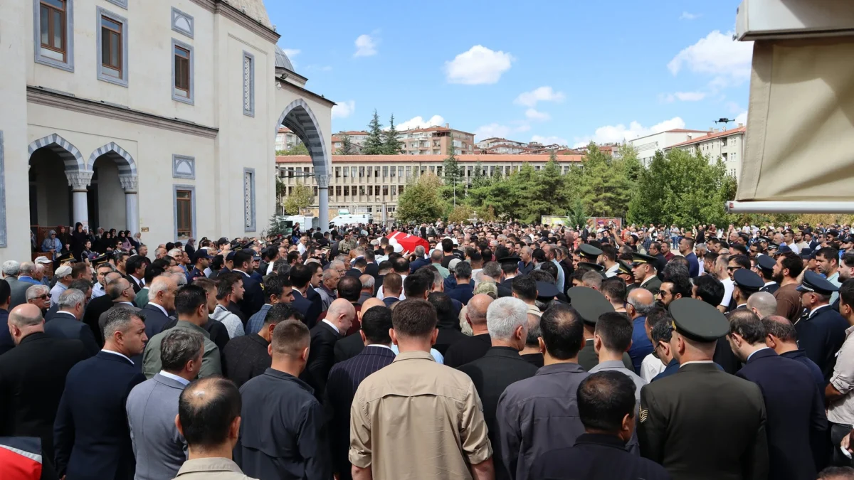Kırıkkale’de Kaza Yerinde Şehit Olan Polis Memuru Batuhan Sarıyalçınkaya Memleketine Uğurlandı