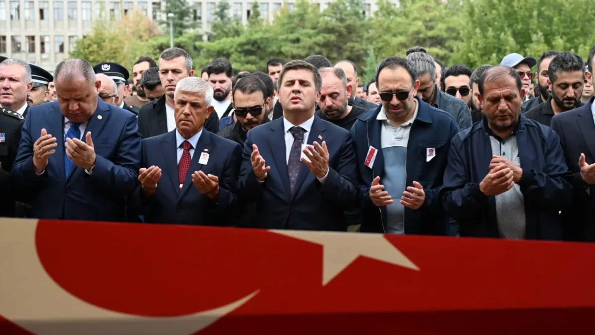 Kırıkkale’de Kaza Yerinde Şehit Olan Polis Memuru Batuhan Sarıyalçınkaya Memleketine Uğurlandı