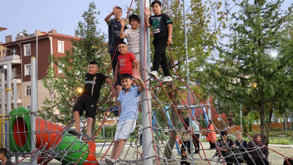 Kırıkkale’de Muhtarlık Parkı ve Şehit Er Ramazan Bekar Parkı Hizmete Açıldı
