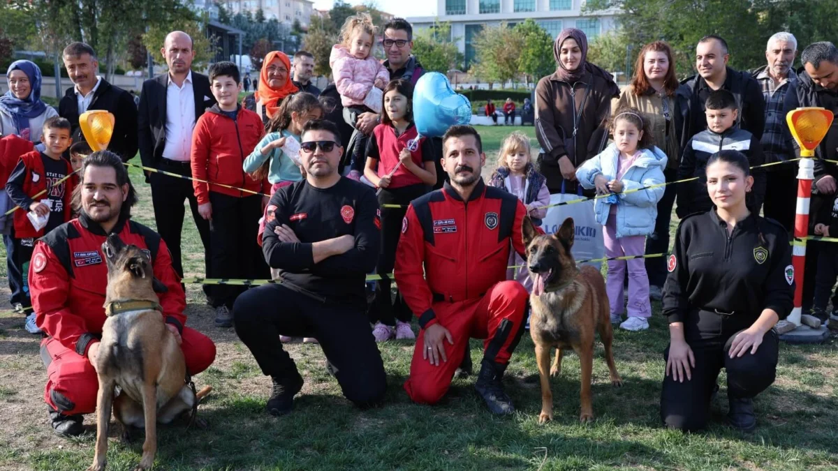 Kırıkkale Belediyesi’nden Hayvan Sevgisi Dolu Etkinlik: Arama Kurtarma Köpekleri Hayran Bıraktı