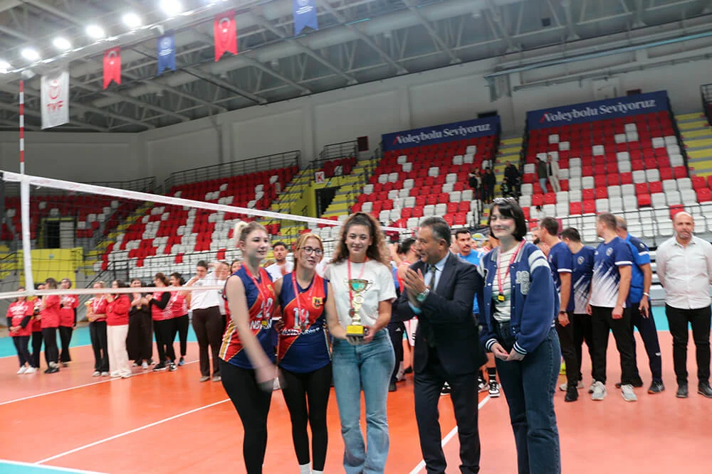 Kırıkkale Kamu Spor Oyunları Tamamlandı: MKE Voleybol Takımı Bu Yılda Şampiyon Oldu!