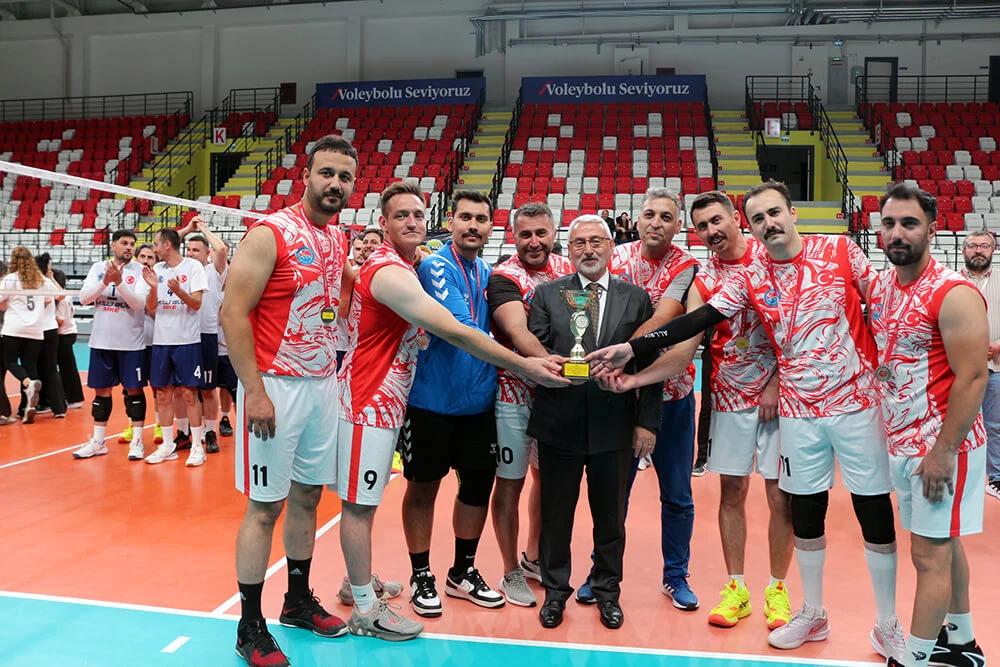 Kırıkkale Kamu Spor Oyunları Tamamlandı: MKE Voleybol Takımı Bu Yılda Şampiyon Oldu!
